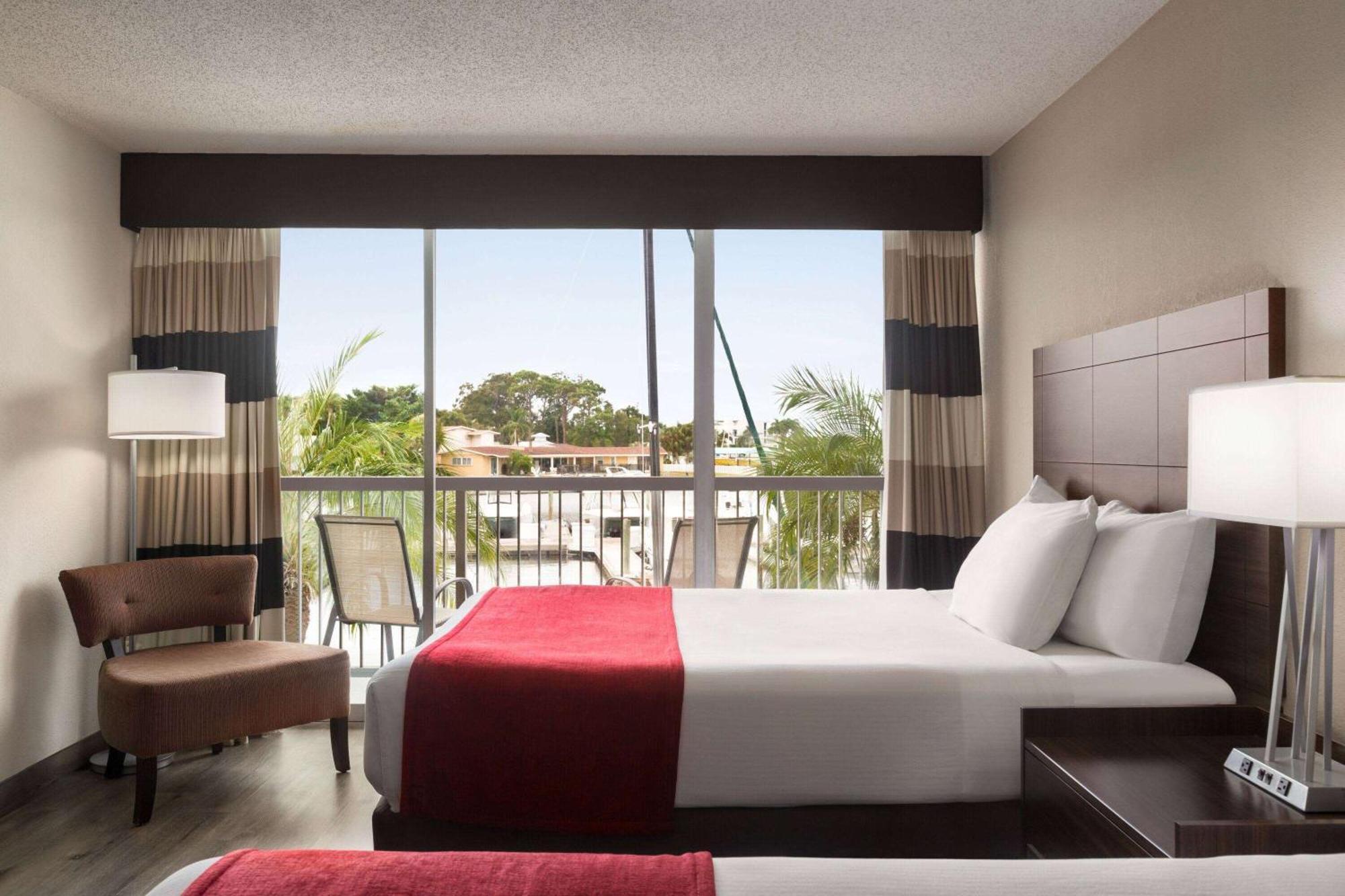 מלון Ramada By Wyndham Sarasota Waterfront מראה חיצוני תמונה